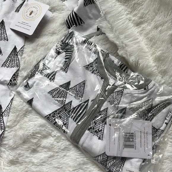 Burt’s Bees Baby Zipper Rompers - Picture 3 of 4